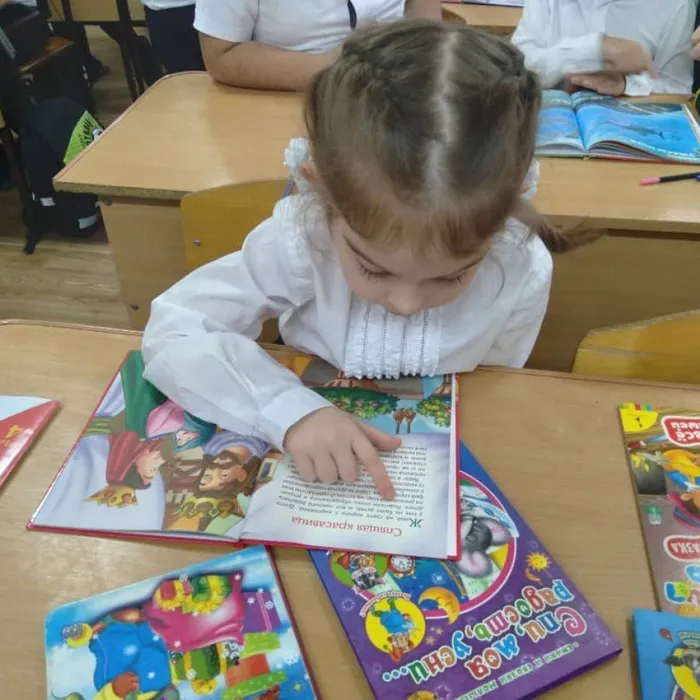 Учащиеся 1 «Б» и 1 «Г» классов МБОУСОШ №1 совершили виртуальное путешествие по Успенской поселенческой детской библиотеке